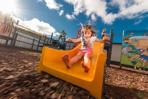 Zona de juegos infantil al aire libre