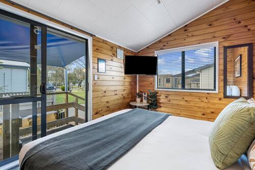 Standard Cabin, Shared Bathroom