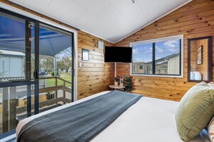 Standard Cabin, Shared Bathroom | In-room safe, free WiFi, bed sheets