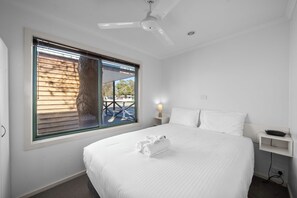 Superior 2 Bedroom Cabin - Not Pet Friendly | 1 bedroom, free WiFi, bed sheets - Shepparton Holiday Park (Orrvale)