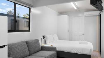 Superior Studio - Not Pet Friendly | 1 Schlafzimmer, kostenloses WLAN, Bettwäsche