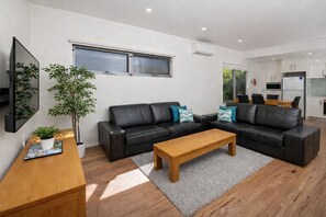 Living area - BIG4 Emu Beach Holiday Park (Emu Point)