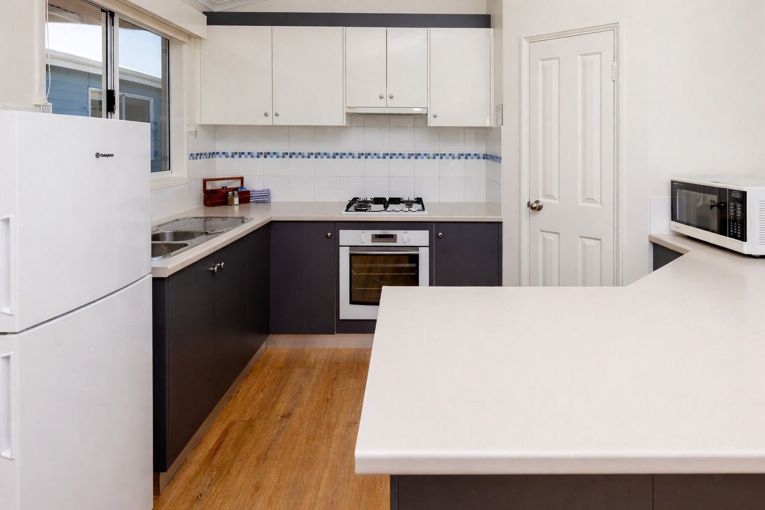 Standaard kamer, niet-roken, keuken (2 Bedroom Holiday Home) | Privékeuken | Een koelkast, een microgolfoven, een kookplaat