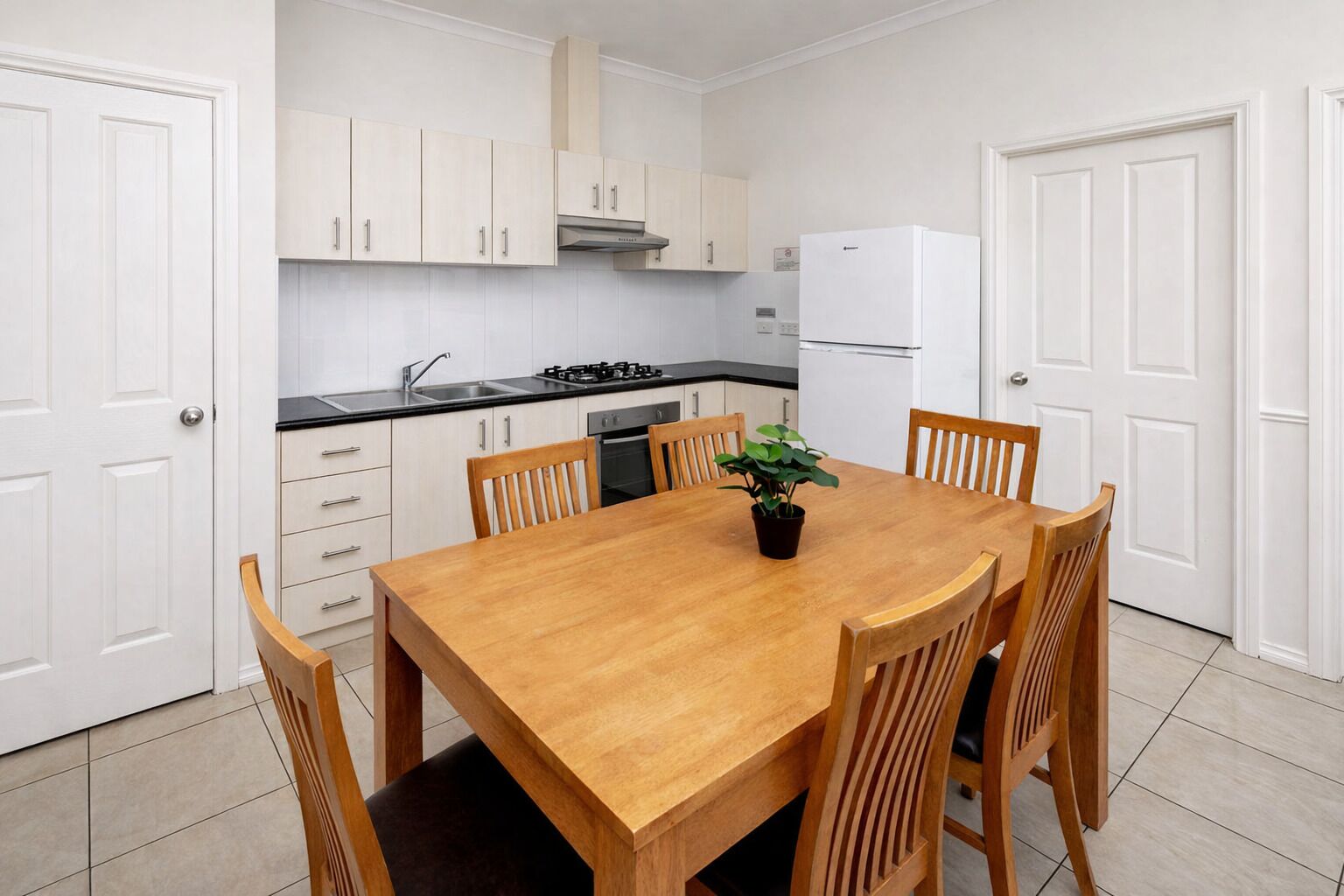 Standard-Maisonette, 3 Schlafzimmer, Nichtraucher, Küche (3 Bedroom Villa) | Essbereich im Zimmer