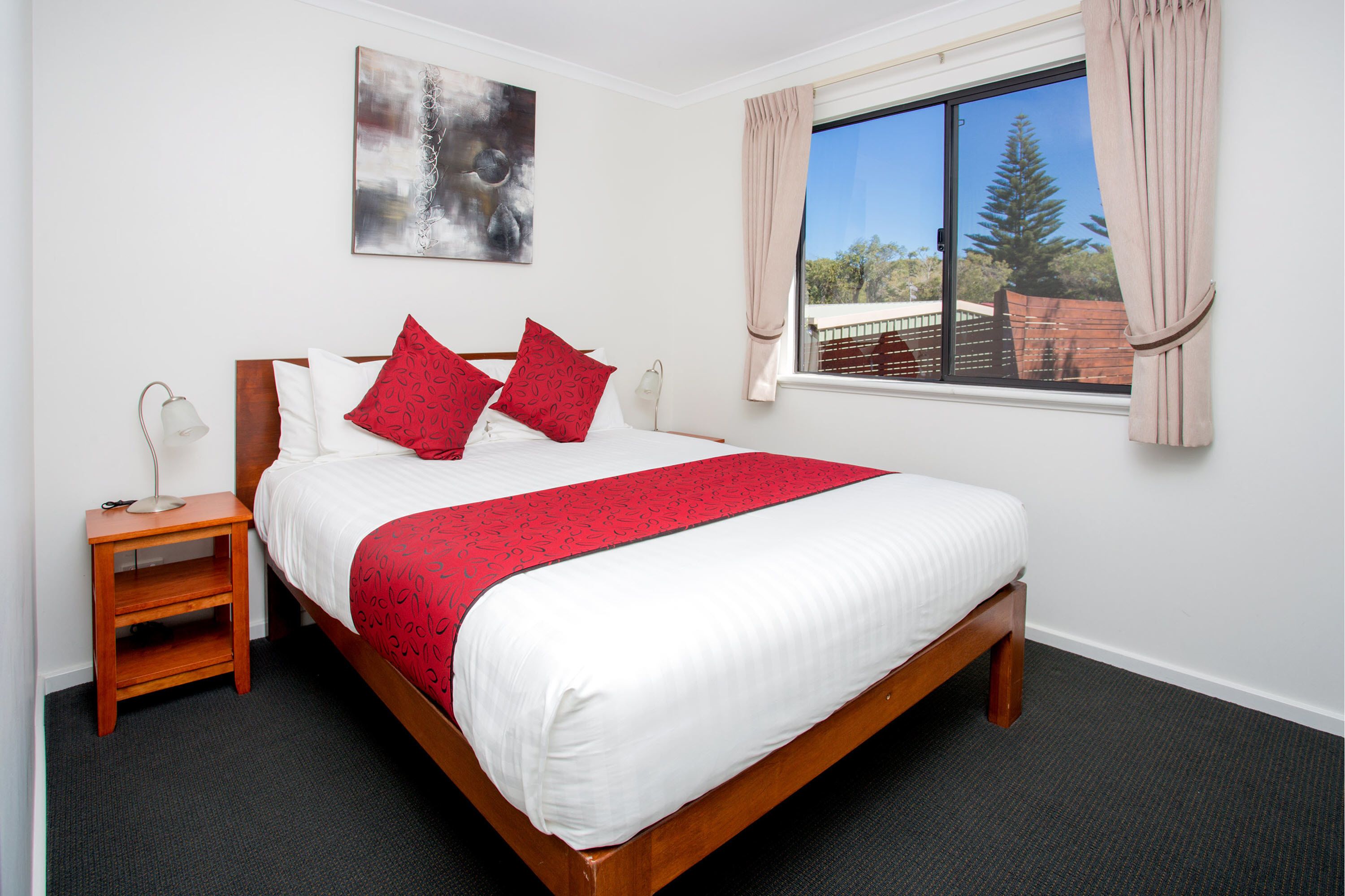 2 Bedroom Deluxe Chalet | Iron/ironing board, free WiFi, bed sheets