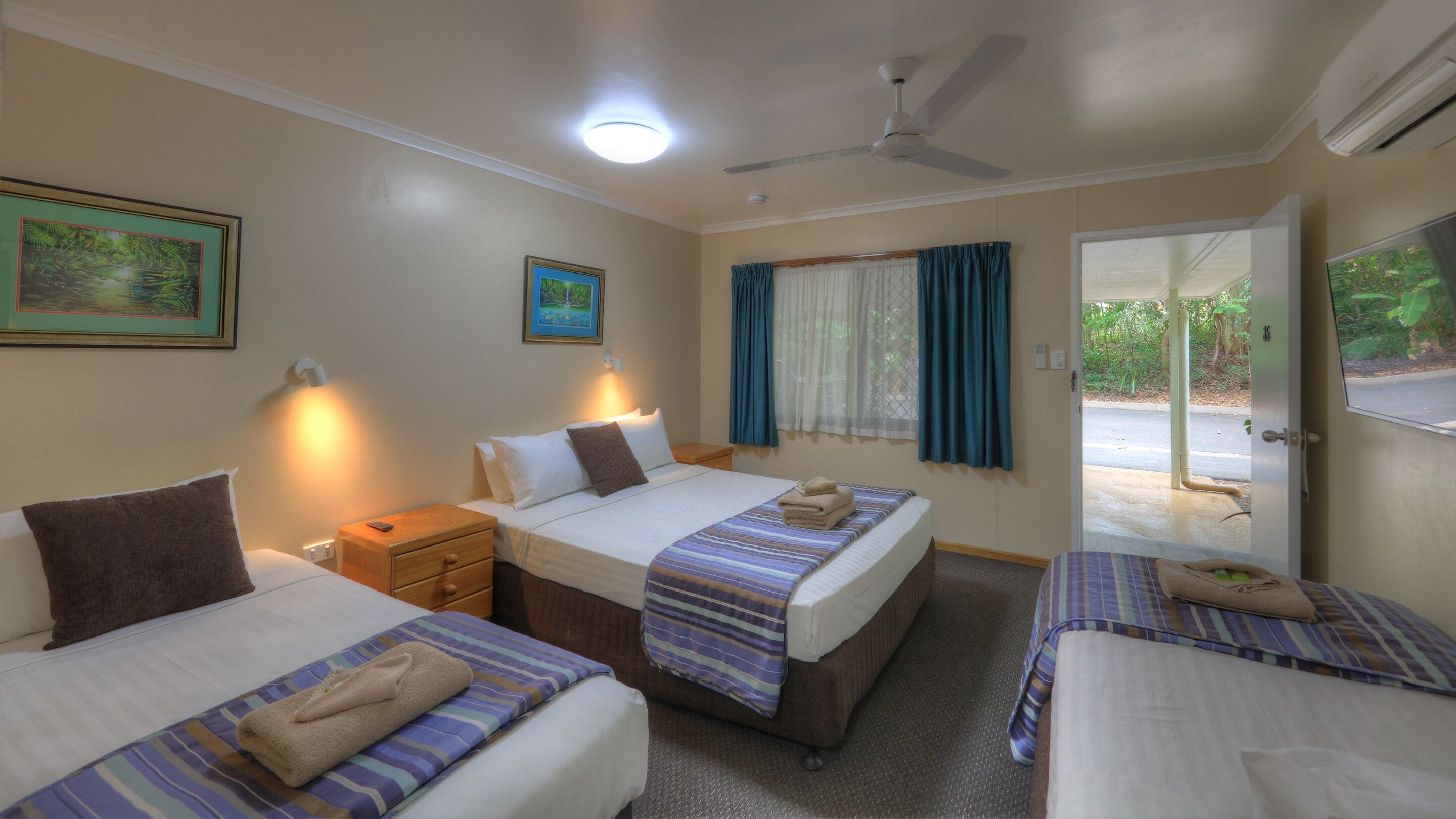 Family Studio, Garden Area (Superior Family Room)