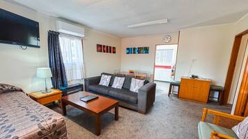 Apartamento, 2 habitaciones (First Floor) | 2 dormitorios, tabla de planchar con plancha, wifi gratis y ropa de cama