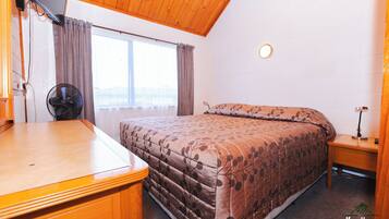 Suíte luxo, 2 quartos (Alpine Deluxe) | Ferros/tábuas de passar roupa, Wi-Fi de cortesia, roupa de cama