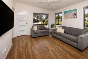 Familie bungalow, 3 slaapkamers | Woonruimte | Televisie