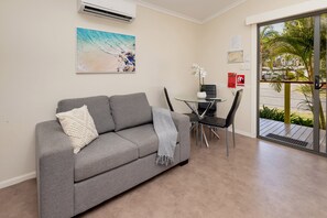 Studio (Garden Unit) | Strykejern/-brett, wi-fi (inkludert) og sengetøy