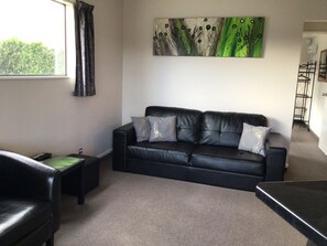 Living area - Fiordland Great Views Holiday Park (Te Anau)