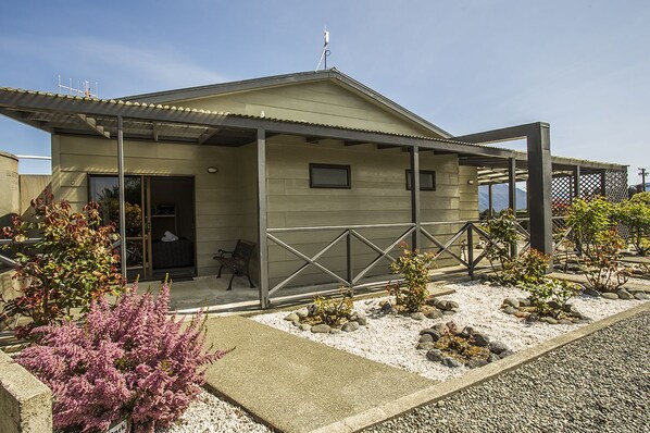 Studio Park Motel | Iron/ironing board