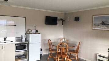 Studio Park Motel | Private kitchen