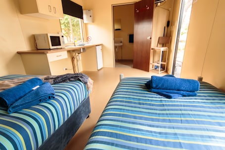 Family Cabin for 3. AAOK Jandowae Accommodation Park