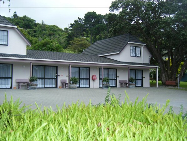 Interior entrance - Camellia Court Motel (Lower Hutt)