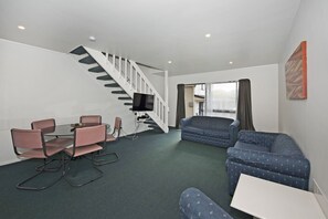 Standard Suite, 2 Bedrooms, Non Smoking, Kitchen (Unit) | Living area