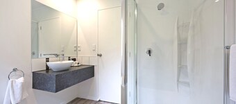 Camellia Court Motel