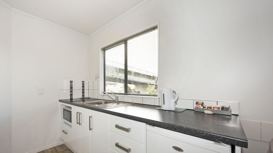 Camellia Court Motel