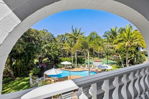 Departamento estándar, vista a la alberca | Vista del balcón