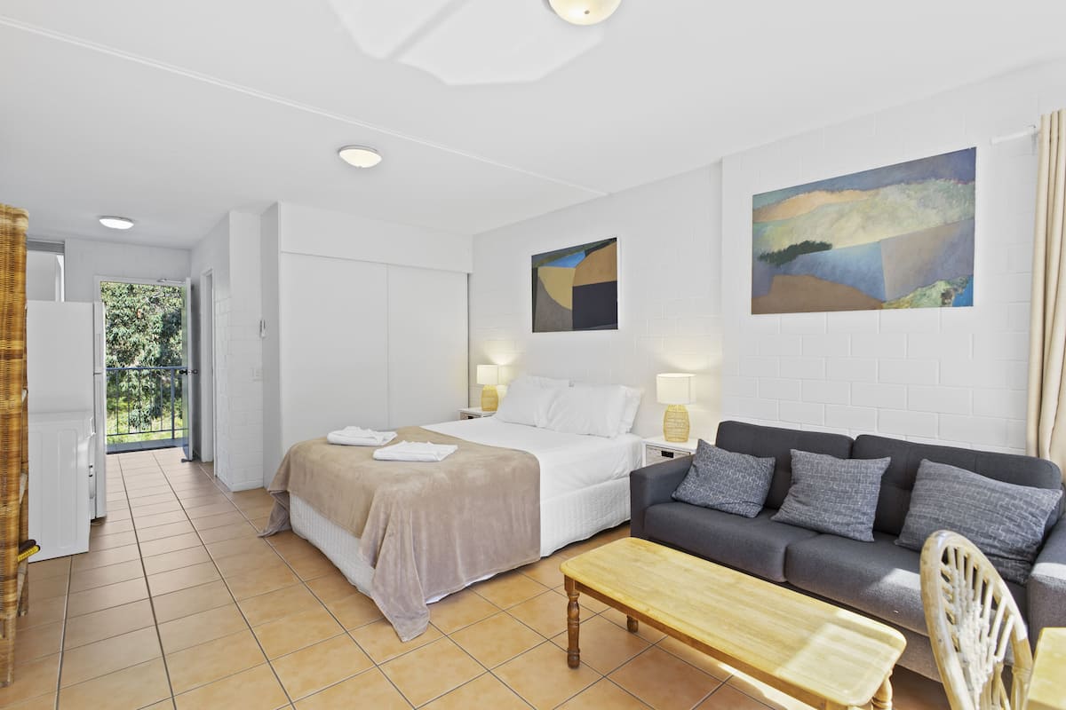 1 bedroom, individually decorated, individually furnished