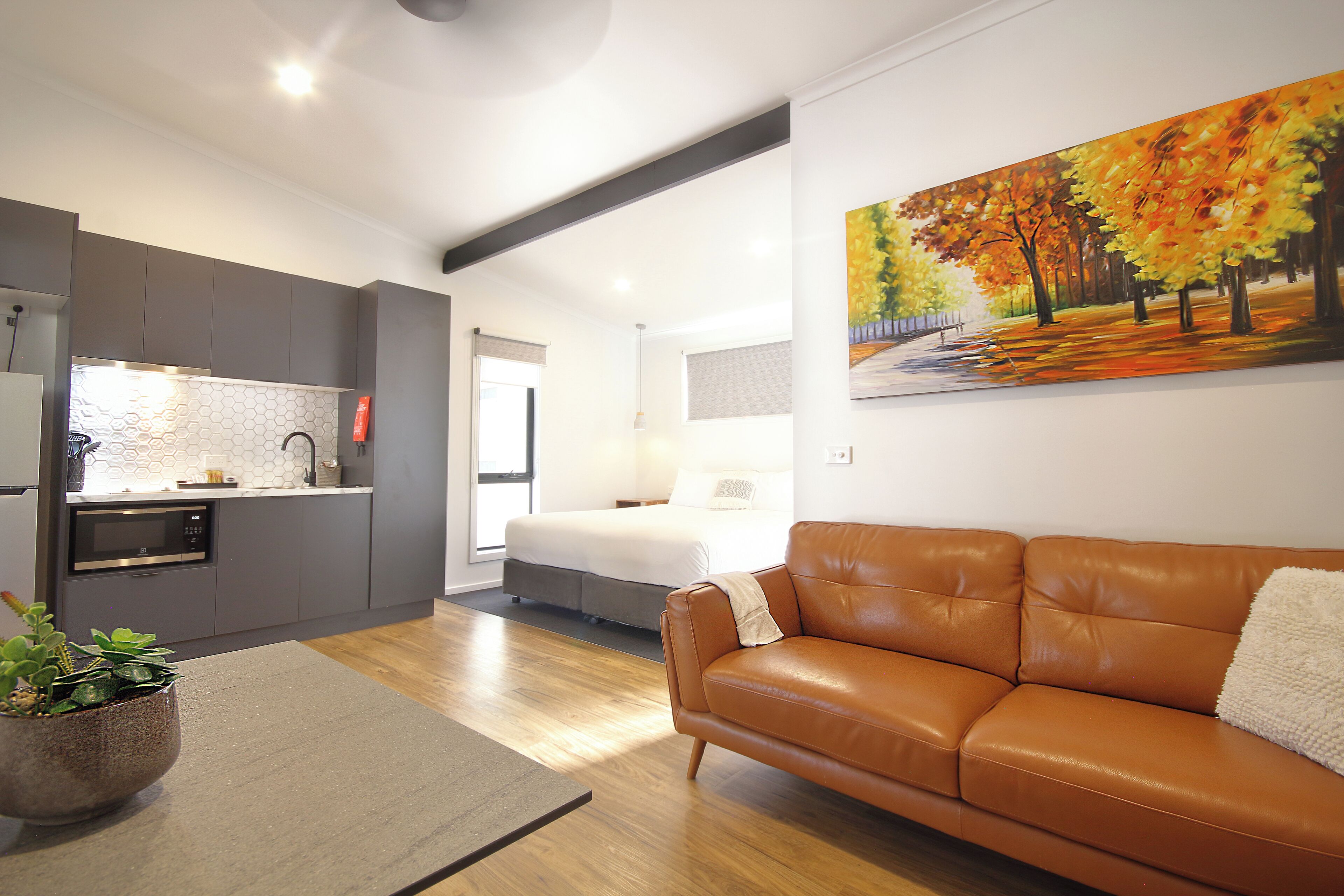 Studio Cabin - Sleeps 2 | Down duvets, bed sheets