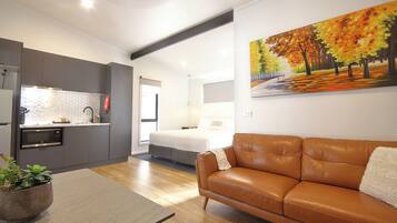 Studio Cabin - Sleeps 2 | Down duvets, bed sheets