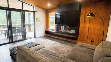Superior Cabin (Sleeps 6) | Down duvets, bed sheets