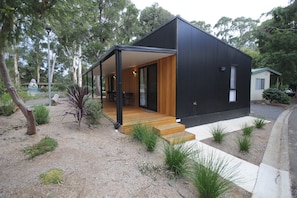 Studio Cabin - Sleeps 2 | Down duvets, bed sheets