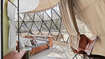 Barraca superluxo, suíte (Magnificent Mega Dome) | Edredons de pluma, roupa de cama