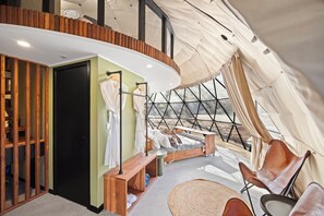 ลักซ์ชัวรี่เต็นท์, ห้องน้ำในตัว (Magnificent Mega Dome) | ผ้านวมขนเป็ด, ผ้าปูที่นอน