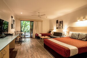 Quarto duplo luxo | Cofres nos quartos, escrivaninha, ferros/tábuas de passar roupa