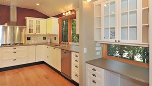 Standard Room, Non Smoking, Kitchen (Courtyard Apartment) | Private kitchen