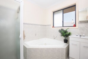 Towels - Mid City Motel - Mount Gambier (Mount Gambier)