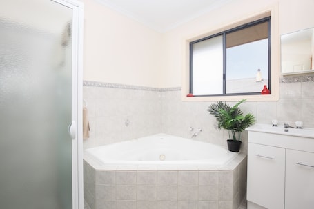Towels. Mid City Motel - Mount Gambier