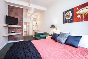 Minibar, desk, iron/ironing board, free WiFi - Mid City Motel - Mount Gambier (Mount Gambier)