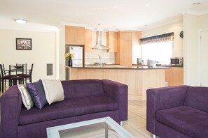 Living area - Mid City Motel - Mount Gambier (Mount Gambier)