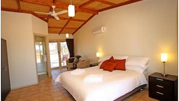 Deluxe Double Room, Non Smoking, Balcony (Deluxe Cabin)