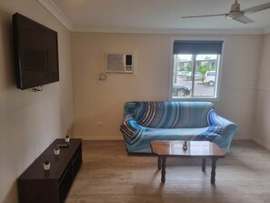 패밀리 코티지 | 거실 공간 | TV