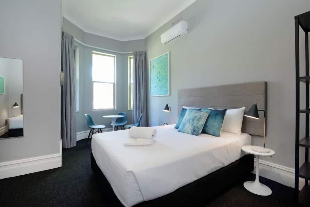 Desk, blackout curtains, free WiFi, bed sheets