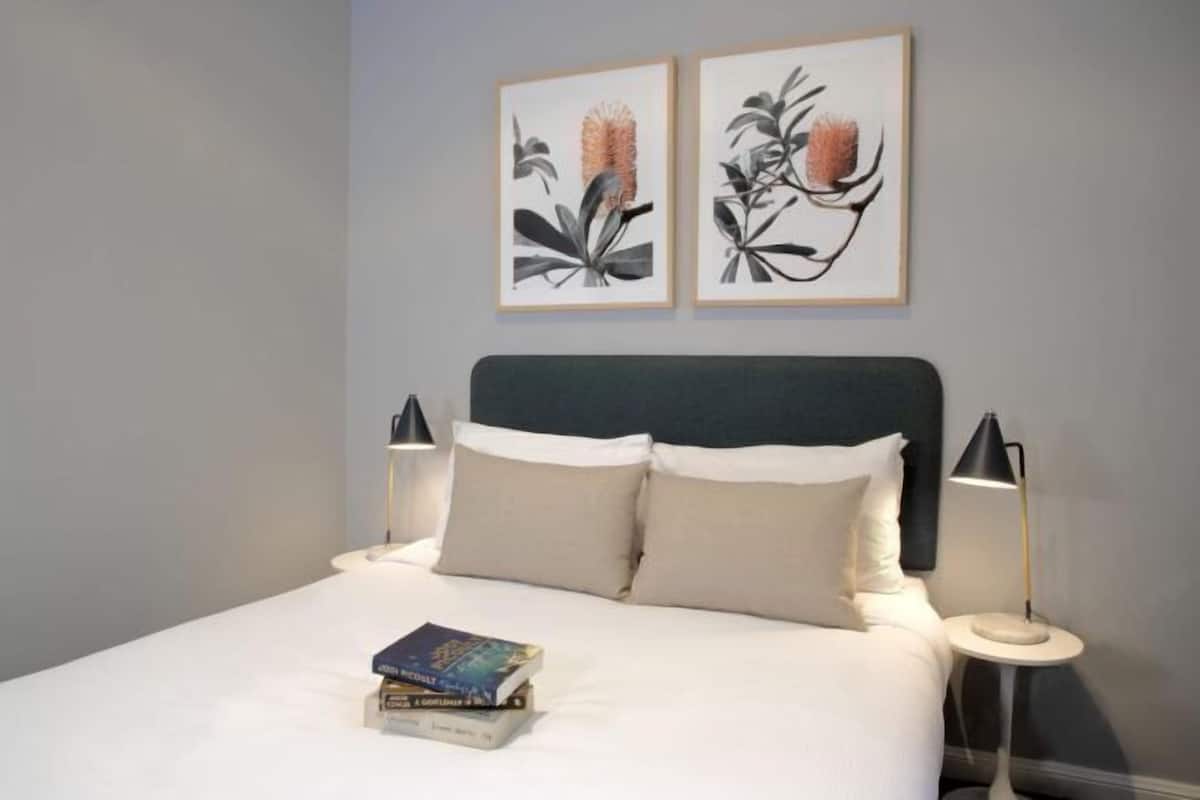 Desk, blackout drapes, WiFi (free), bed sheets