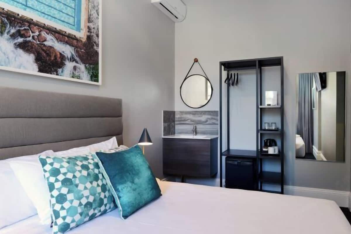 Desk, blackout curtains, free WiFi, bed sheets