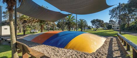 Área de juegos infantiles al aire libre