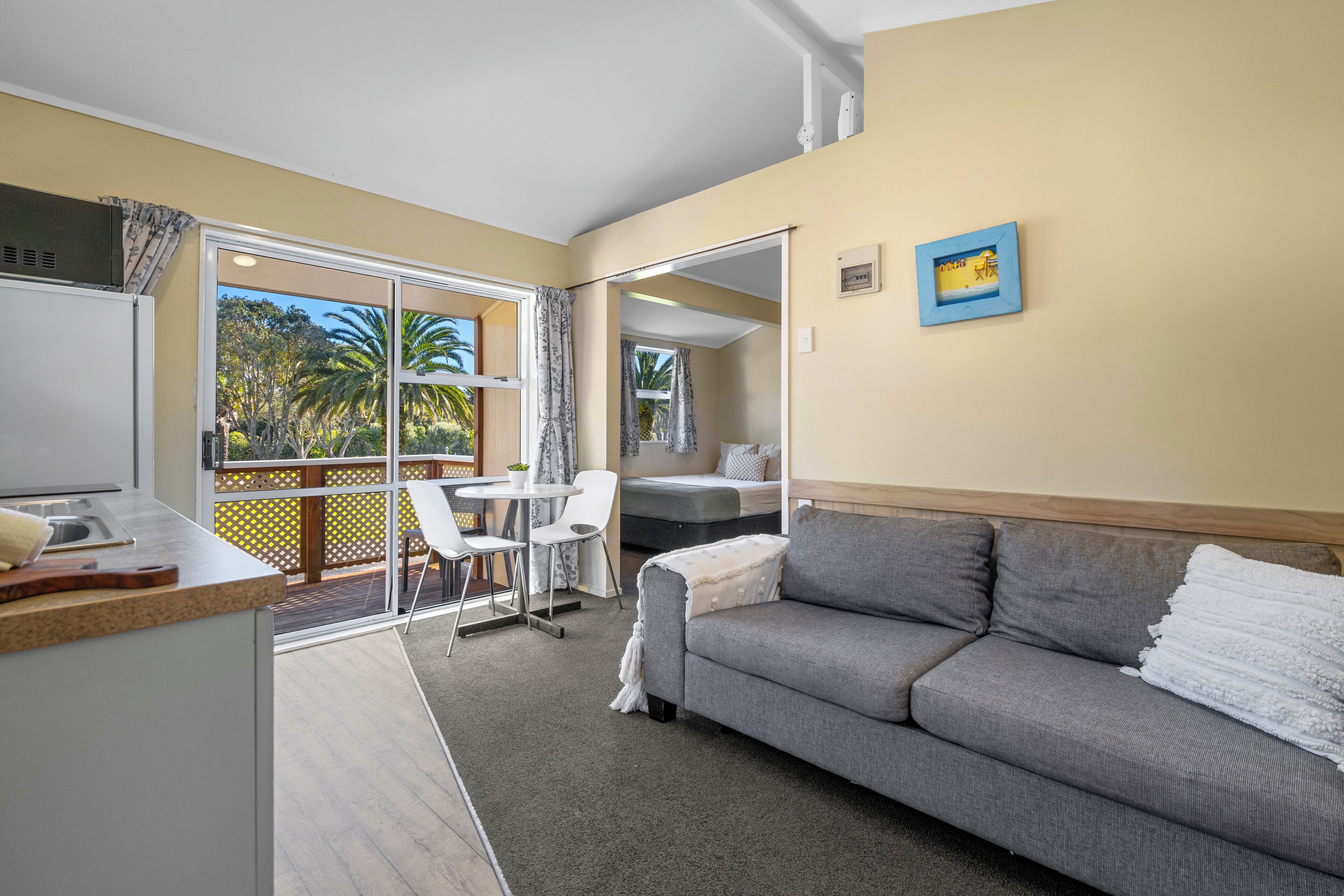 Self Contained Unit | Area keluarga | TV layar datar