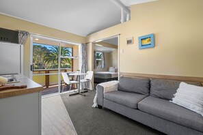 Self Contained Unit | Coin séjour