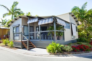 Suite – standard, 2 soverom, kjøkken (GRANDE VILLA) | Gateutsikt