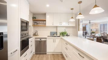3 Bedroom Ocean View Executive Apartment | Private kitchen | Full-sized fridge, microwave, oven, stovetop