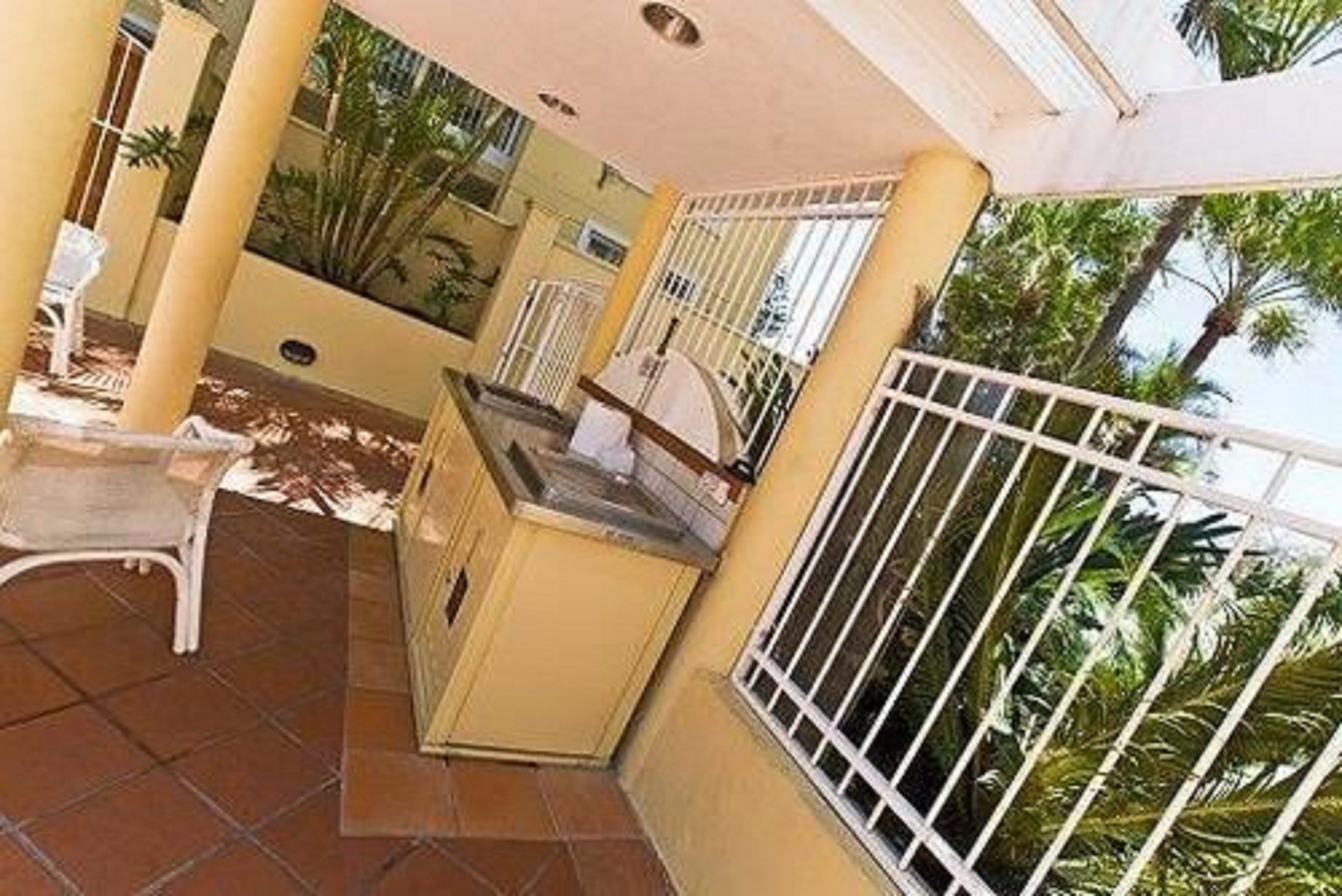 La Grande Apartments Broadbeach — image 29