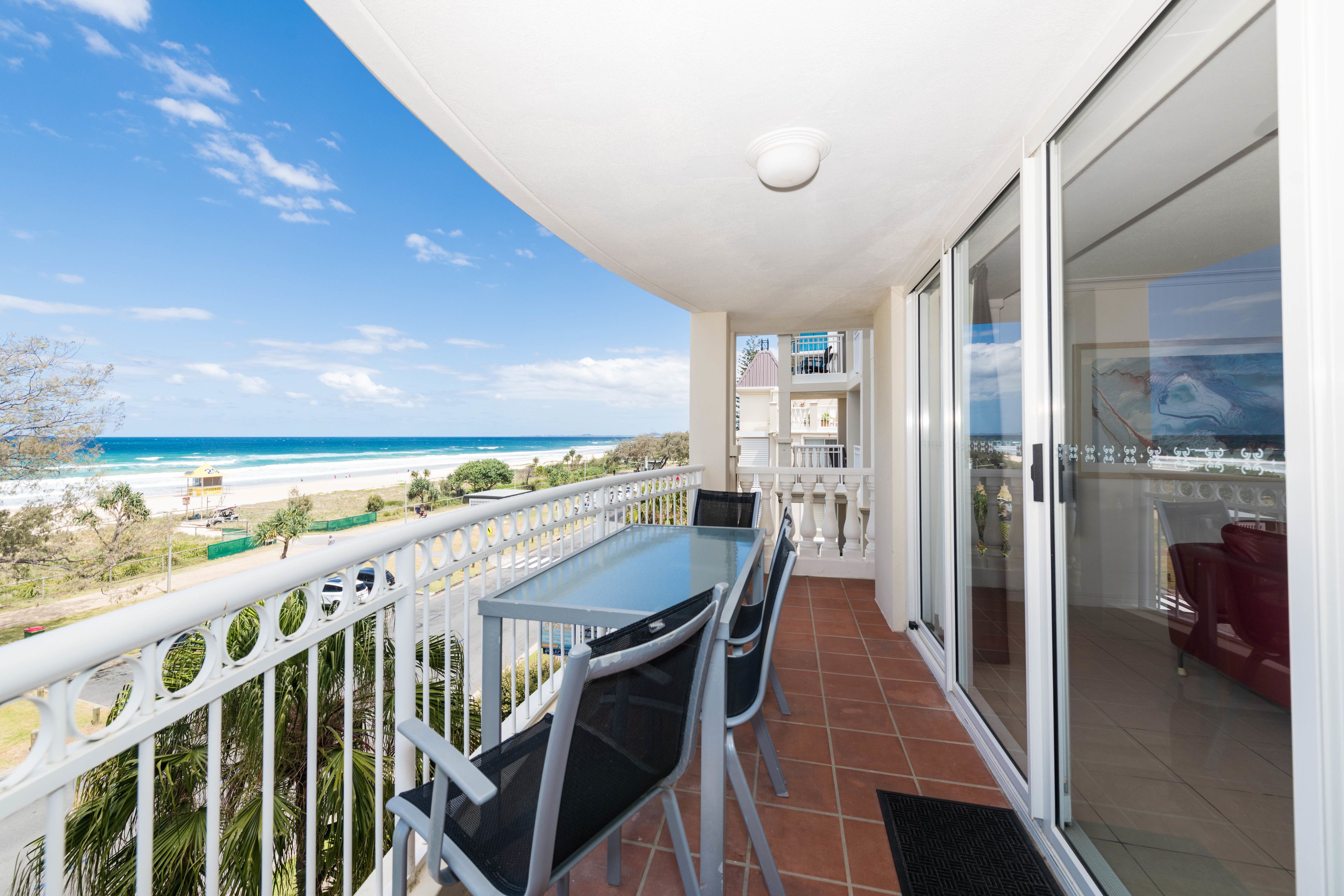 La Grande Apartments Broadbeach — image 4