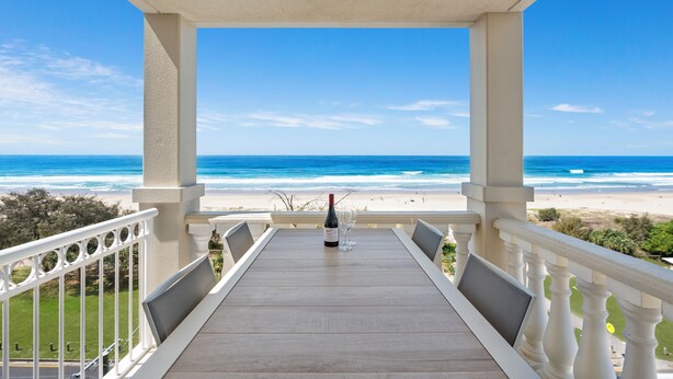 A balcony with a view of the beach and ocean. - La Grande Apartments Broadbeach (Broadbeach)