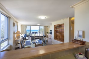 3 Bedroom Sub Penthouse - Ocean View | Living area